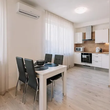 Skau 1 Old Town Family & Business Free Parking Bratislava