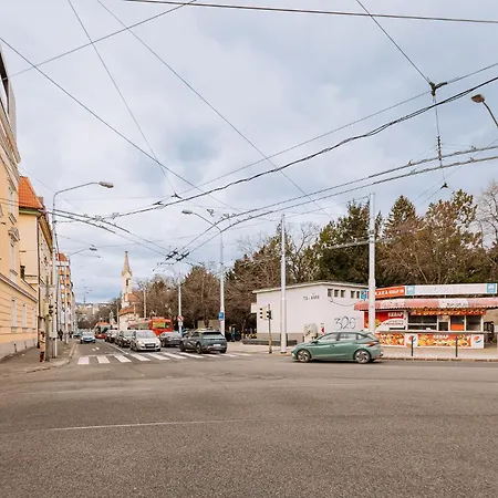 Skau 1 Old Town Family & Business Free Parking