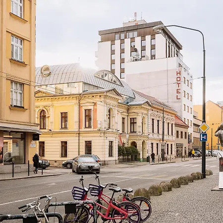 Skau 1 Old Town Family & Business Free Parking *